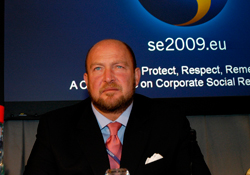 Koç, Türkiye için kan veriyor