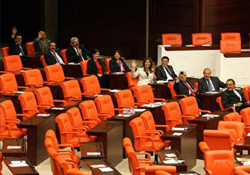 Meclis yine karıştı