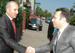 Vali brifing turunda