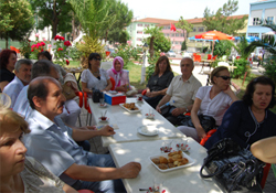 Emekli öğretmenler yine bir arada