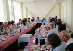 Ak Parti muhtarları dinledi