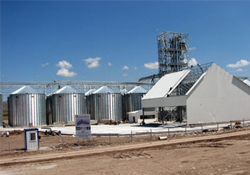 Çiftçiye 30 bin tonluk çelik silo