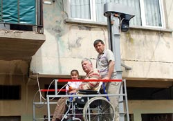 Felçli hastaya asansör