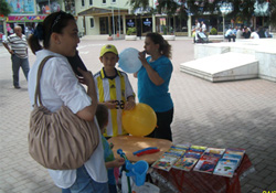 Lösemili arkadaşlarına yardım ediyorlar