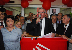 CHP'de coşku seli