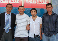 Taraftar yürüyüşe hazırlanıyor