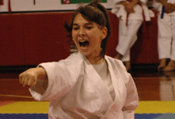 KARATE DE MÜTHİŞ ÇEKİŞME