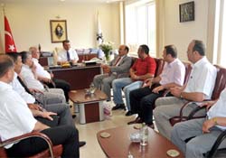 Turbay'dan Karanfil'e plaket