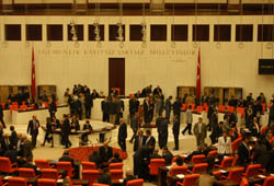 Meclis'te aşk ve casus tartışması!