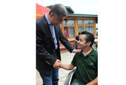 Öztürk'ten araba jesti