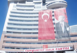 Üçe bölünen CHPde çarşaf sıkıntısı