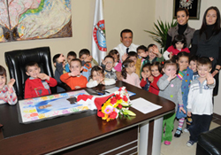 Miniklerden Genç'e ziyaret