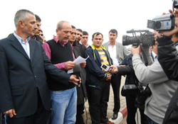 BU SESE KULAK VERİN