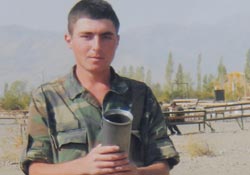 Şehit'in evine ateş düştü