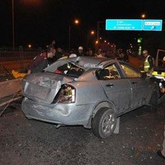 İzmir'de otomobil takla attı: 3 ölü