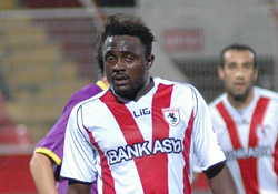 Simon Zenke eski formundan uzak