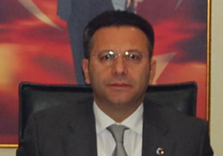 Vali'den bayrak uyarısı