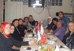 TPli kadınlar kahvaltıda buluştu