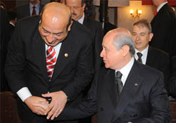 Bahçeli BDPlilerle el sıkıştı