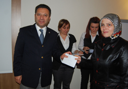 Kadınlar mikro krediyle üretmeye devam ediyor