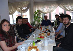 Denge ailesi kahvaltıda buluştu