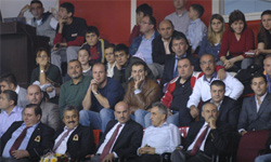 Yönetim para arıyor