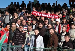 Taraftar yalnız bırakmıyor