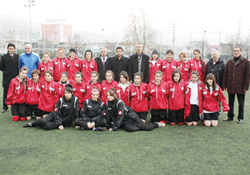 BAYANLAR FIRTINA GİBİ