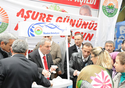 3 bin kişiye aşure dağıtıldı