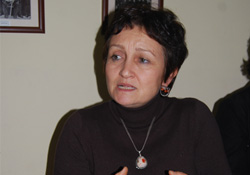 Kır zincirlerini 'kadın'