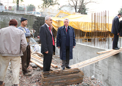 Meclis üyeleri okul inşaatını inceledi