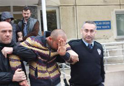 Uyanık hırsızlar yakayı ele verdi