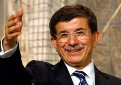 Dışişleri Bakanı Davutoğlu Lübnan'a gitti