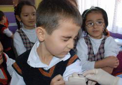 Aşı korkusu ağlattı