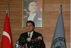 'Tartışmalar Türkiye'yi zayıflatıyor'