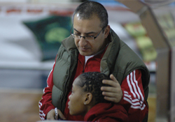 Her oyuncusuyla ayrı ayrı ilgilendi