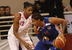 Jessica rakibe top göstermedi