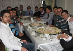 Tirit eşliğinde toplantı