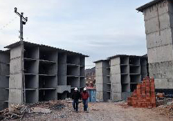 Yoksul konutları inşaatı sürüyor