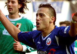 Zafer'de gelmek istiyor