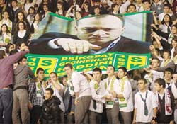 SAL'dan ilginç pankart