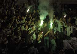 Salonu yakacaklardı