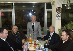 Bafra Koleji'nden gazetecilere yemek