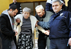 Ayakta duramayan kadın tutuklandı