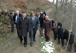 Vali Aksoy köyleri gezdi