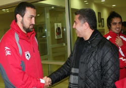 Öztürk yalnız bırakmıyor