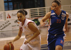 Kristi kendine geliyor