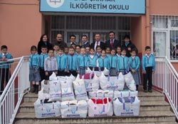 Öğrencilere giyecek yardımı