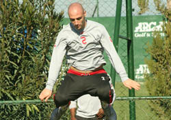 Billy açık kapatıyor