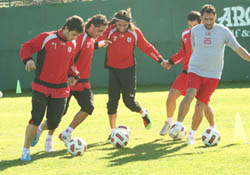 Altay'a konsantre oluyorlar